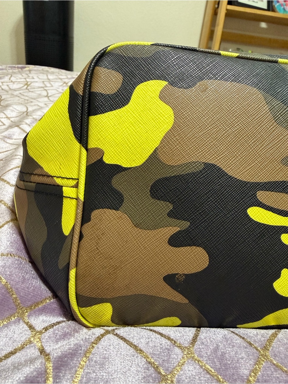 ๐ฅ Michael Kors Yellow Camo Tote Bag - Picture 2 of 13